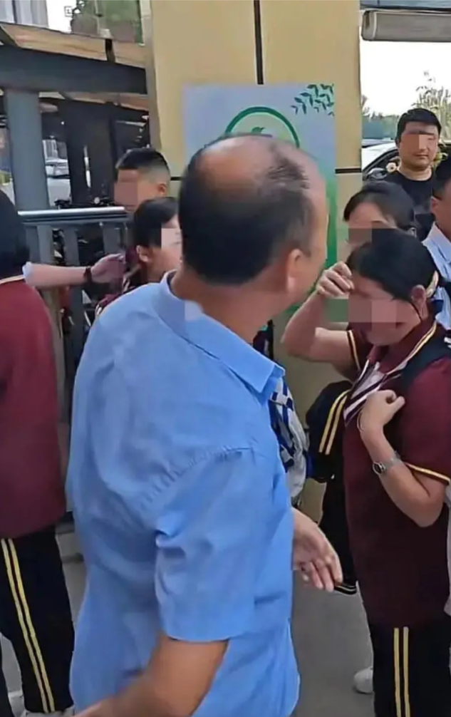 最新拆校门局长事件，背后的故事与反思